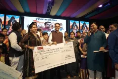 CM Fadnavis receives ₹51,000 donation for drought relief in Nagpur
