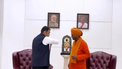 CM Fadnavis receives blessings from Sant Ramgiri Maharaj on Guru Purnima