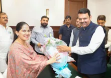 CM Fadnavis Receives Kathavachak Jaya Kishori at Vidhan Bhavan
