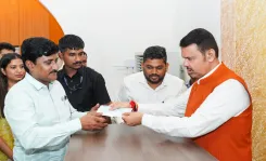 CM Fadnavis receives Rs 25,000 donation for Maharashtra Relief Fund