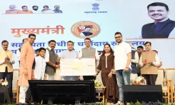 CM Fadnavis receives Rs 5 lakh donation for Maharashtra Relief Fund in Nagpur