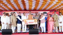 CM Fadnavis Relaunches 'Mathadi Mitra' for Headload Workers