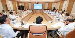 CM Fadnavis Reviews Water Resource Projects for Maharashtra