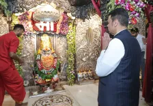 CM Fadnavis Seeks Blessings at Nagpur's Korada Temple on Navratri