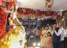 CM Fadnavis seeks Devi's blessings at MLA Fuke's Nagpur home