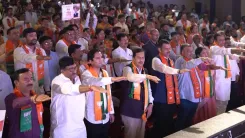 CM Fadnavis Takes 'Viksit Bharat' Pledge at Mumbai Rally