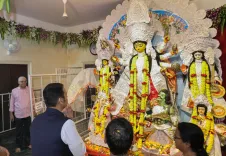 CM Fadnavis visits Nagpur Bengali Association's Durga Puja