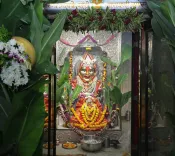 CM Fadnavis visits Nagpur's Renuka temple on Navratri