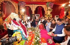 CM Fadnavis Visits Navratri Celebration in Borivali, Mumbai