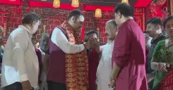 CM Fadnavis visits Navratri mandals across Mumbai
