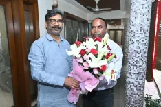 CM Hemant Soren Bids Warm Farewell to Retiring Staff Member