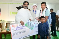 हेमंत सोरेन ने 48 घंटे में दिलाई ₹10 लाख की मदद, 6 वर्षीय अनूप बेसरा के कान के इलाज का रास्ता साफ