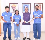 CM Majhi felicitates Odia hockey stars after Asian Games gold