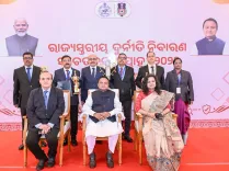 CM Majhi Leads Integrity Oath at Odisha Vigilance Week