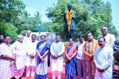 CM Majhi pays floral tribute to Nabakrushna Choudhury on death anniversary