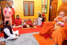 CM Majhi Seeks Blessings at Govardhan Math, Puri