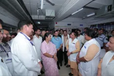CM Rekha Gupta Inspects Lal Bahadur Shastri Hospital in East Delhi