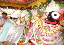 CM Rekha Gupta Joins Rohini Jagannath Rath Yatra, Performs Chhera Pahara