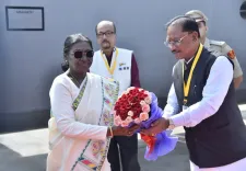 CM Sai Welcomes President Murmu to Bastar