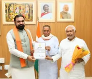 CM Samrat Choudhary congratulates Neeraj Kumar on Patna Graduate win