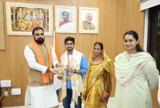 CM Samrat Choudhary meets Bihar para-athlete Shailesh Kumar