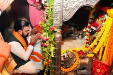 CM Samrat Choudhary offers prayers at Thawe Temple in Gopalganj