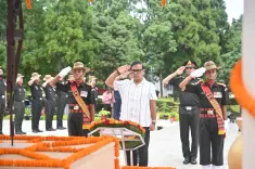 Assam CM Sarma honours war heroes at Assam Regiment Memorial in Shillong