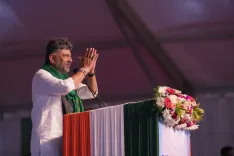 CM Shivakumar attends farmer felicitation in Chitradurga