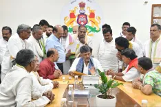 CM Shivakumar meets Muzrai temple priests at Krishna