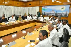 क्या सीएम सिद्धारमैया का सख्त निर्देश सामाजिक-शैक्षणिक सर्वेक्षण को 7 अक्टूबर तक पूरा करने का है?