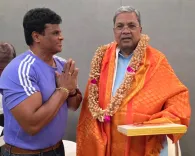 CM Siddaramaiah meets bodybuilder A.V. Ravi, invited to book launch