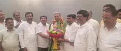 CM Siddaramaiah meets district chiefs of Guarantee Schemes Authority
