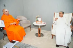 CM Siddaramaiah Receives Blessings from Jagadguru of Sri Bhagiratha Peeth