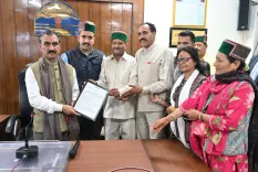 CM Sukhu Welcomes Senior BJP Leader from Rampur into Congress