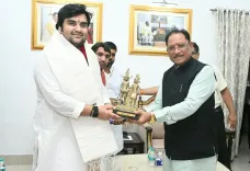 CM Vishnu Deo Sai receives blessings of katha saint Indresh Upadhyay