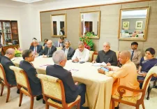 सीएम योगी की सिंगापुर यात्रा: टेमासेक के चेयरमैन के साथ निवेश पर चर्चा