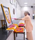CM Yogi pays floral tribute on Deendayal Upadhyay's 110th birth anniversary