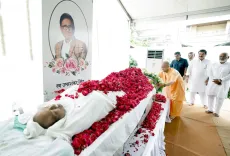 CM Yogi pays floral tribute to MLA Umashankar Singh in Lucknow