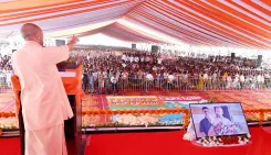 Did CM Yogi Criticize Akhilesh Yadav for Associating Communalism with Saints?