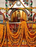 CM Yogi visits Sita Dwar Temple in Shravasti, feeds ducks
