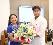 कॉमनवेल्थ गेम्स में गोल्डन हैट्रिक के बाद मीराबाई चानू ने की सिंधिया से मुलाकात, पूर्वोत्तर खेल इकोसिस्टम पर चर्चा