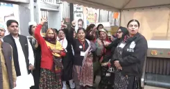 क्या कांग्रेस की दिल्ली रैली में महिला कार्यकर्ताओं ने भाजपा पर निशाना साधा?