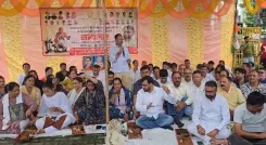 हल्द्वानी में कांग्रेस का गांधीवादी सत्याग्रह, राहुल गांधी पर दर्ज FIR वापसी की मांग