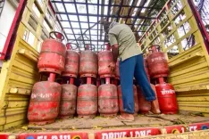 एलपीजी सप्लाई बनाए रखने के लिए लगातार प्रयास जारी, संकट के बीच आम नागरिकों को प्राथमिकता: नितिन खारा