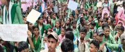 झारखंड: गढ़वा में बच्चों का 7 घंटे का जाम, प्रधानाध्यापक की वापसी के बाद थमा आंदोलन