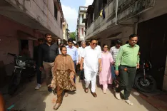 CR Paatil Distributes Flood Relief to Families in Surat's Limbayat