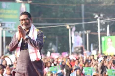 क्या दादा को नमन करने पैतृक गांव पहुंचे सीएम हेमंत सोरेन?