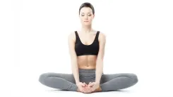 दफ्तर में घंटों बैठकर क्या पीठ में दर्द हो गया है? इस आसन से मिलती है राहत