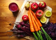 सेब, चुकंदर और गाजर का जूस: डल त्वचा को दें नया जीवन
