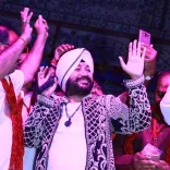 Daler Mehndi confronted by Uttarakhand minister at Navratri event over alleged intoxication